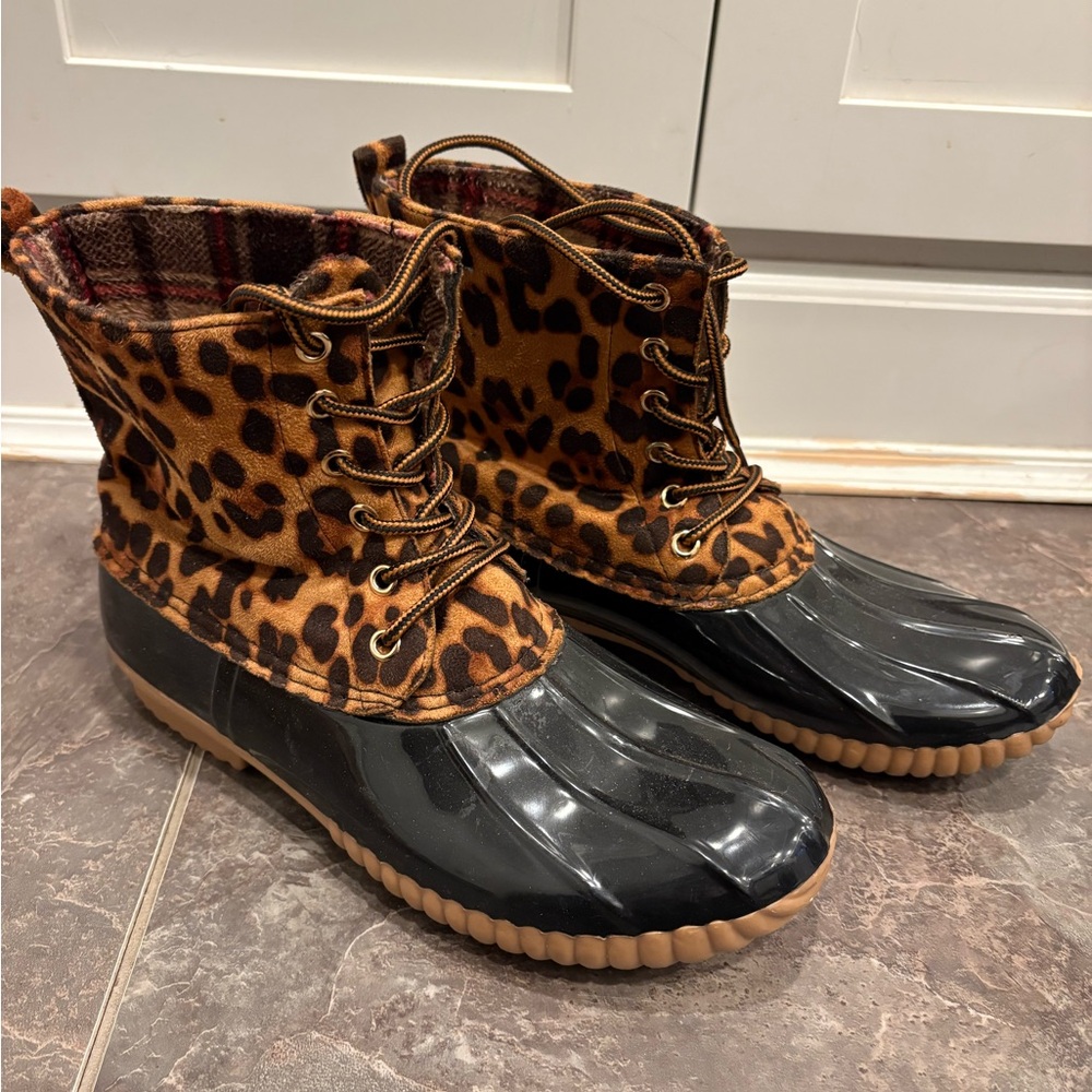 Yoki Leopard Print Women's Duck Boots with Black and Tan Accents